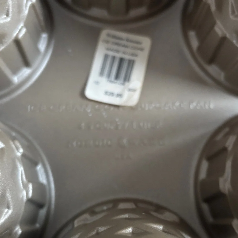 Williams Sonoma Gold Ice Cream Cone Cupcake Pan